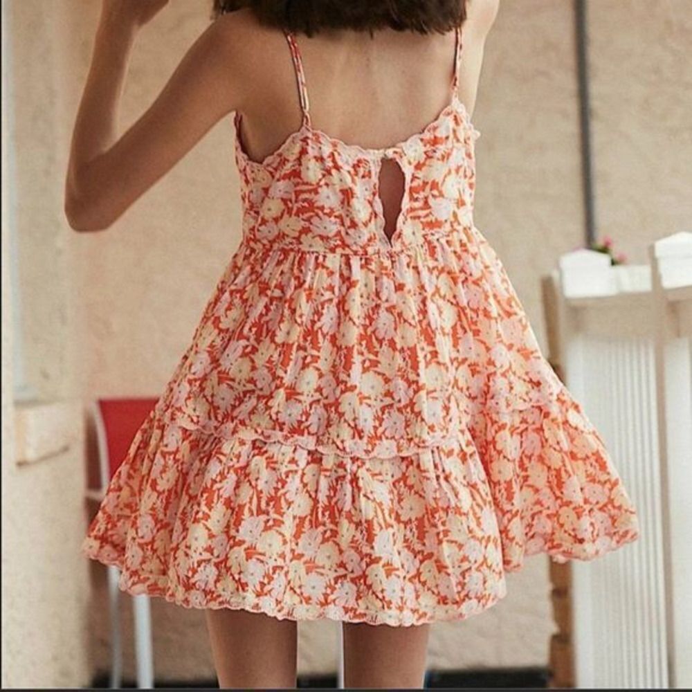 Urban Outfitters cotton tiered red floral scalloped Hanna babydoll dress size S